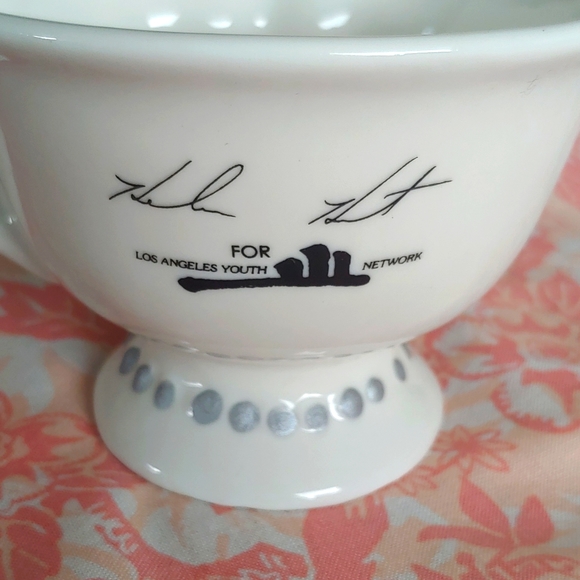 🍀Limited Edition Baileys Irish Winking Lady Ceramic Cup signed by Helen Hunt - Picture 3 of 12